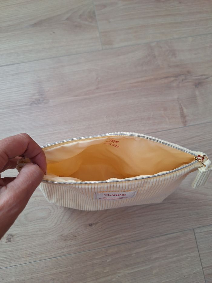 Clarins pochette neuve en velours avec fermeture éclair - photo numéro 3