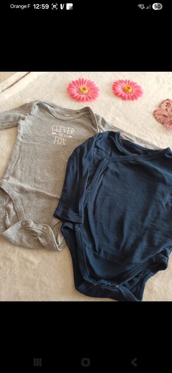 Lot de 2 bodies bébé taille 6 mois
