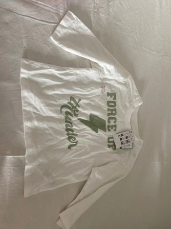 T-shirt bébé neuf.