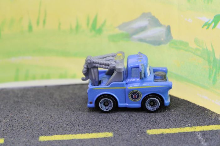 Disney Pixar cars min racer Martin version président - photo numéro 6