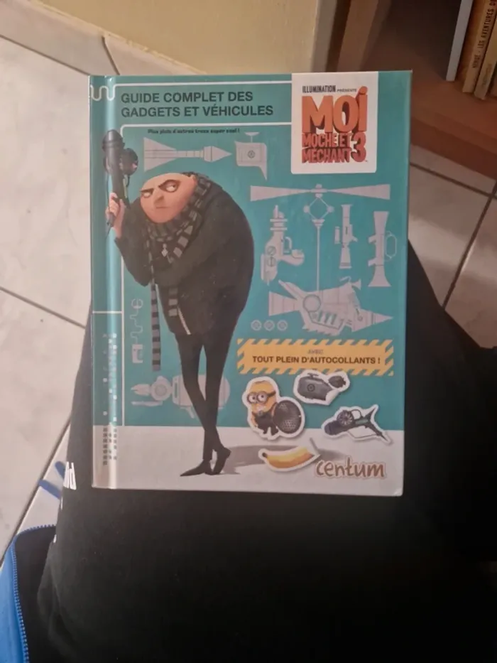 Livre "moi moche et méchant 3"