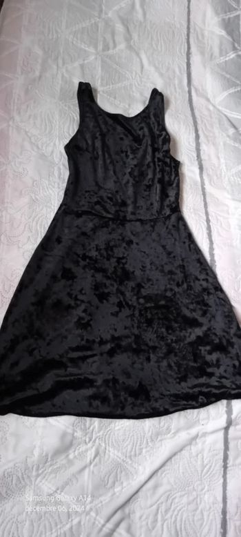 Petite robe noir aspect velours dos ouvert femme 34 Divided