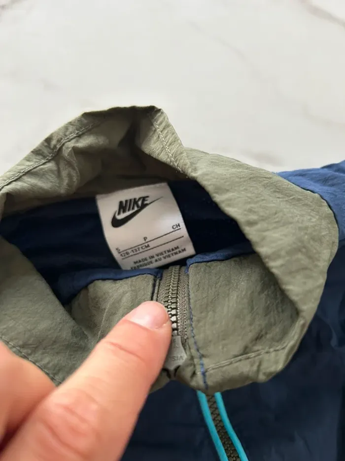 Veste Nike taille 8/10 ans - photo numéro 3