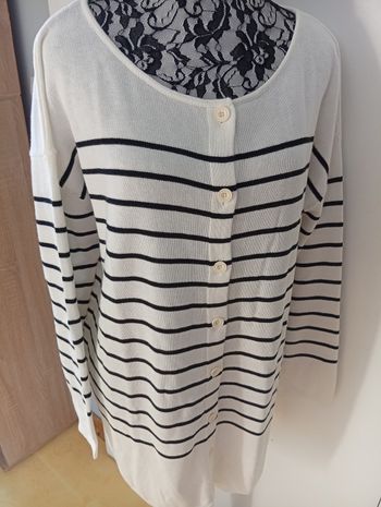 Jolie gilet indiqué M qui peut aller à un 50 59% coton et 41% rayon