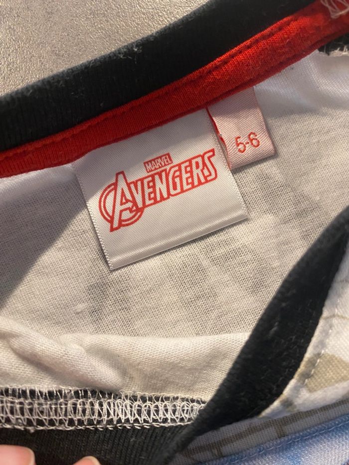 T-shirt Avengers Desigual taille 5/6 ans - photo numéro 3