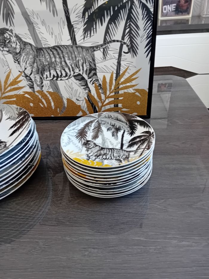 Lot assiettes  et tableau assortis - photo numéro 3