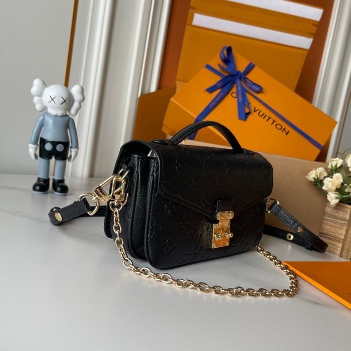 Louis Vuitton Tout neuf, jamais utilisé.
taille:39 x 30 x 15 cmM12429 - photo numéro 3