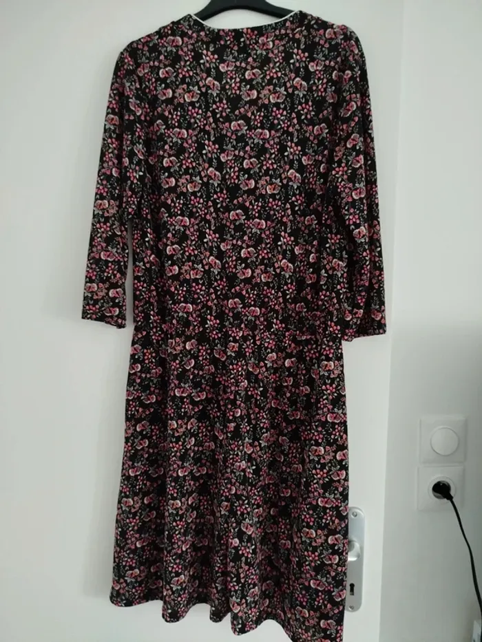 Magnifique robe fleurie T 40 - photo numéro 2