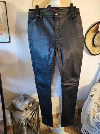 Pantalon enduit