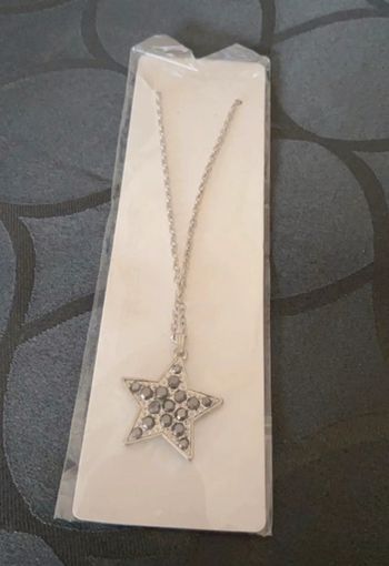 Collier fantaisie femme étoile  neuf dans son emballage