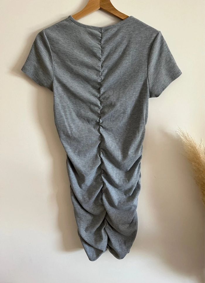 Robe grise moulante H&M - photo numéro 5