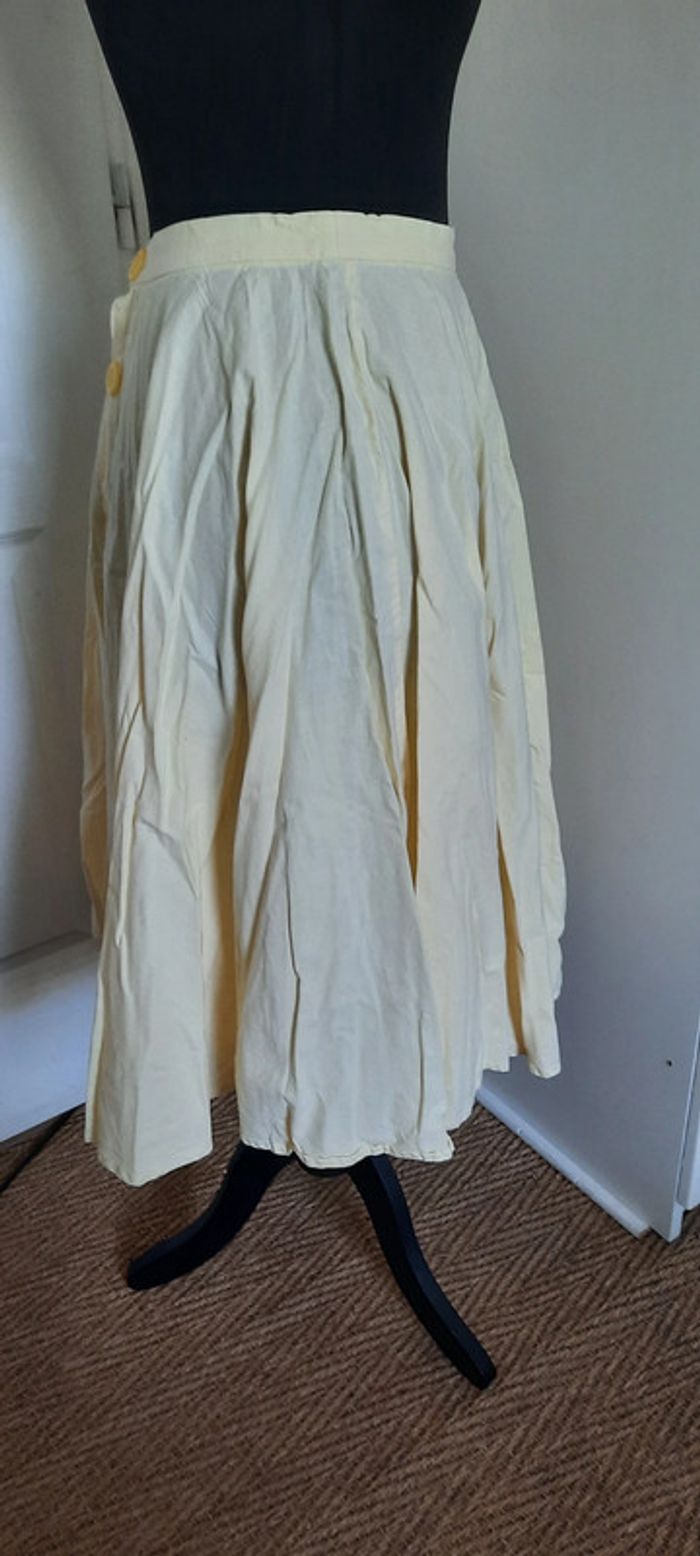 Jupe jaune à boutons - photo numéro 2