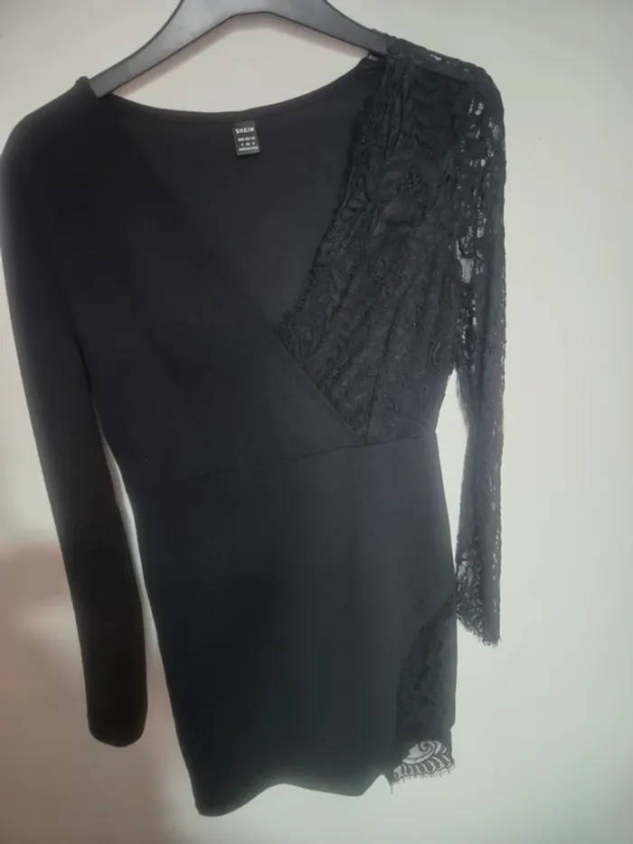 Robe noir dentelle