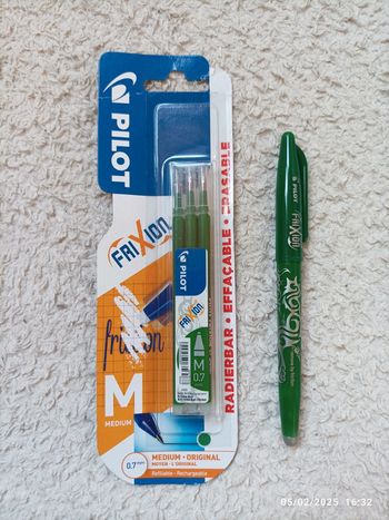 Stylos pilot frixion vert + recharges 0.7mm