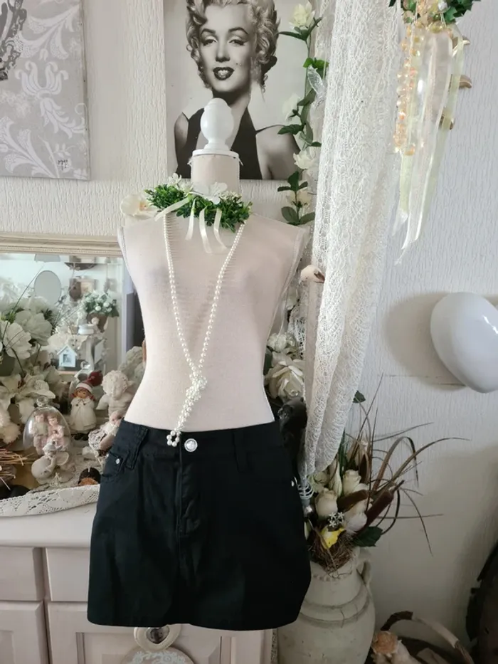Mini jupe noire bouton bijou Clandjones Taille 40