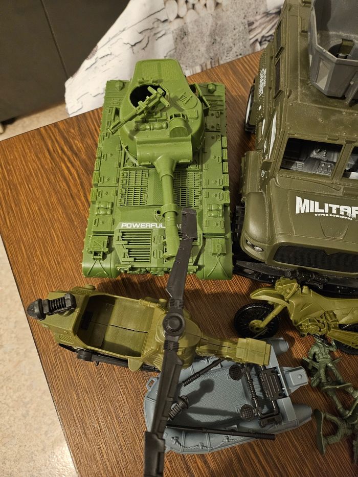 Lot de voitures militaires et figurines - photo numéro 7