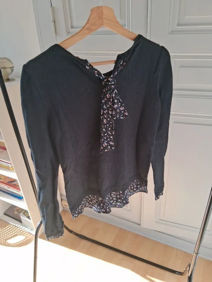 Pull bleu marine et fleurs 🌸 Camaïeu - photo numéro 4