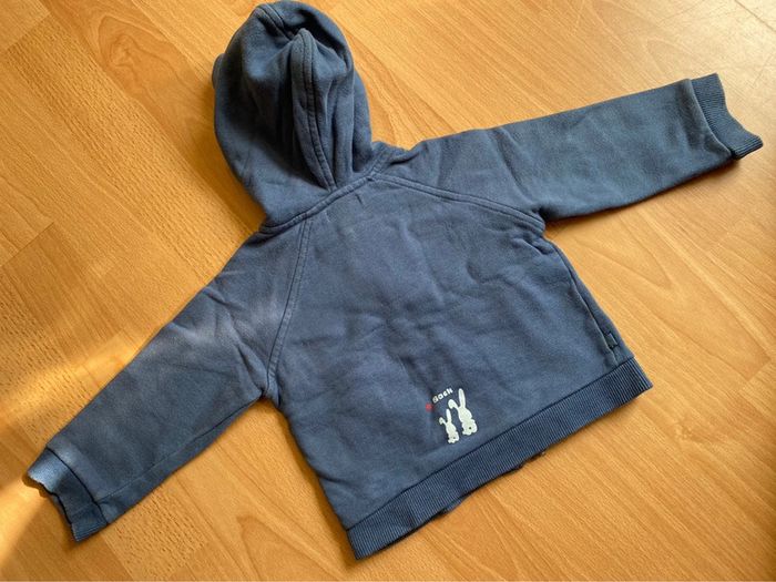 Beau gilet bleu à capuche Obaïbi T. 12 mois/74 cm garçon TBE - photo numéro 2