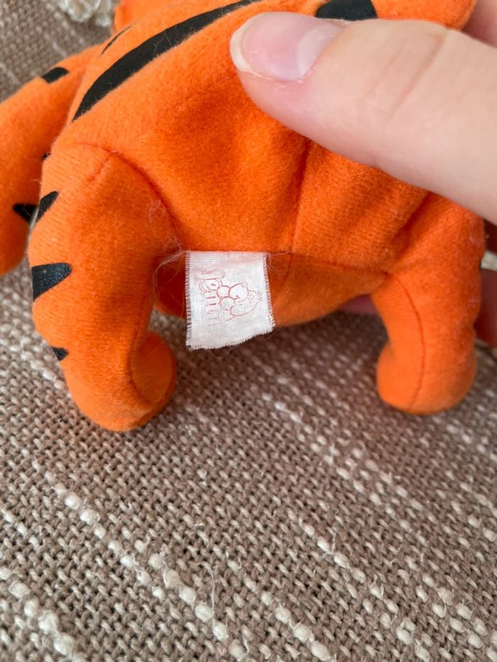 Peluche doudou 17cm Disney jemini Winnie l’ourson déguisement tigre très bon état - photo numéro 4