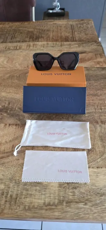 Lunettes de soleil lettre L V