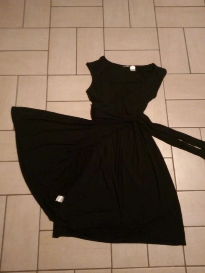 Robe portefeuille, excellent état. Taille 36/38 - photo numéro 4