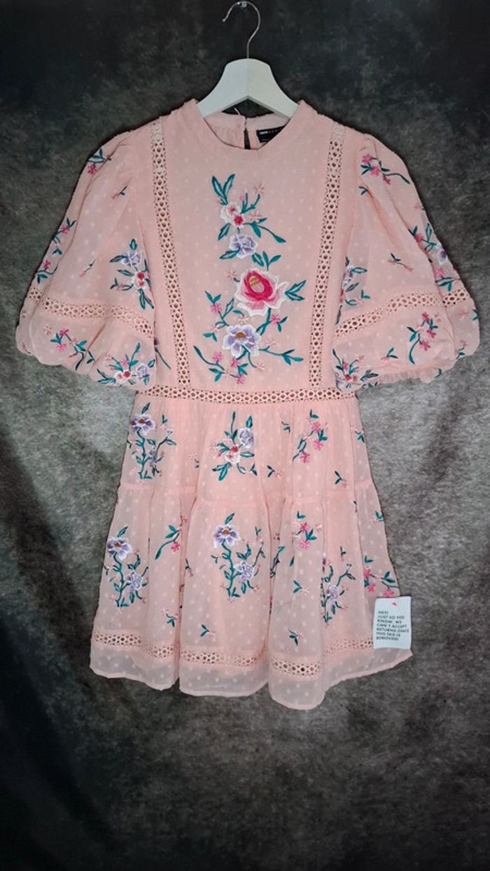 Robe rose broderie fleurs dentelle - photo numéro 2