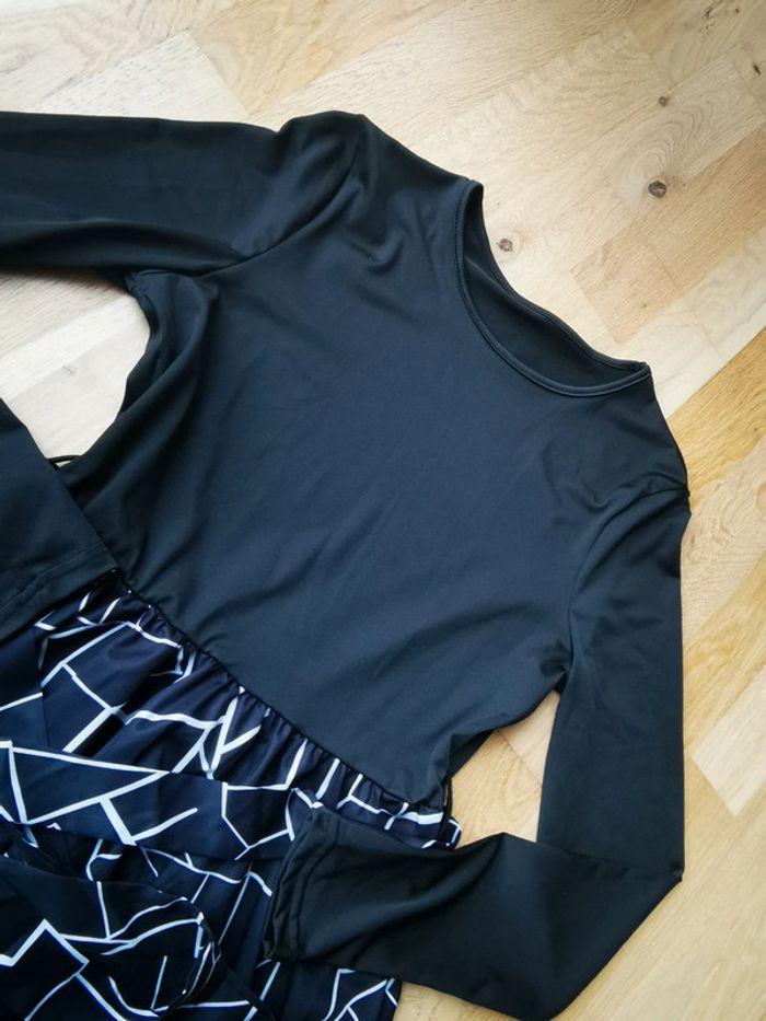 Robe avec ceinture noire et blanche - photo numéro 3