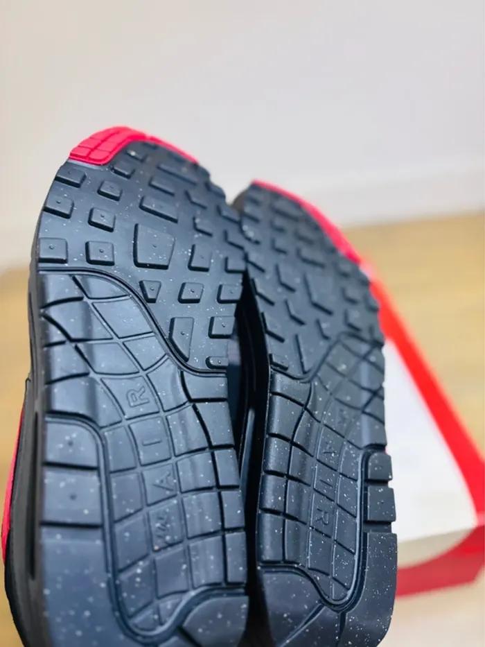 Nike Air Max 1 Essential Vamps Black And Red Taille 44 - photo numéro 6