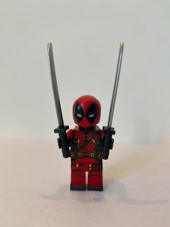 Figurine type lego Deadpool. Marvel