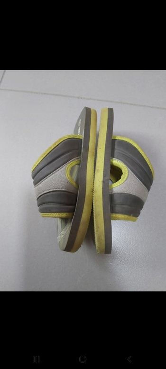 Tong de plage à scratch Pointure 30 - photo numéro 2