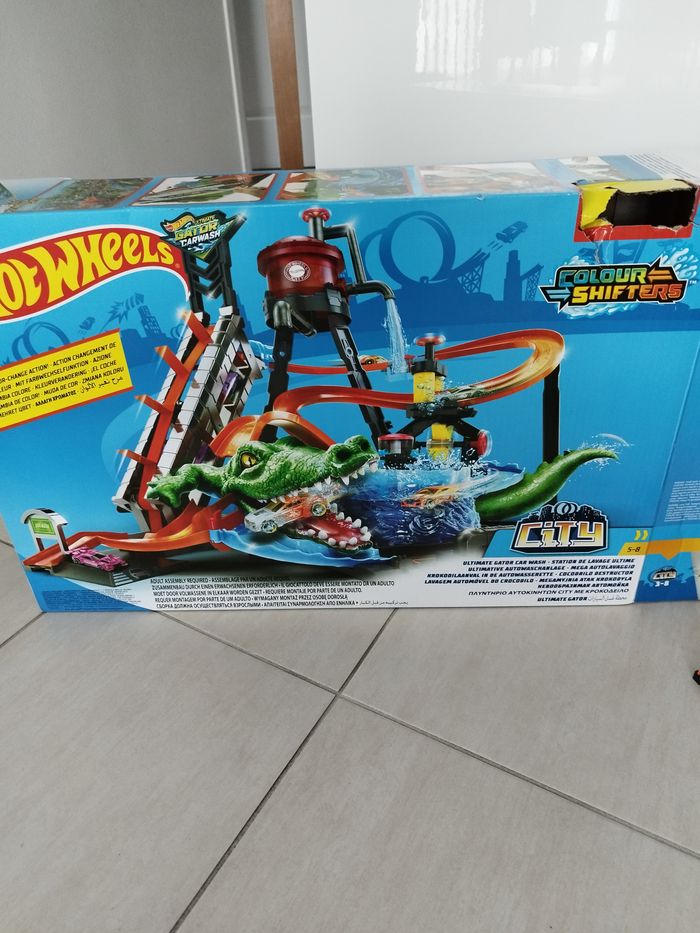 Circuit Hot Wheels Ultimate Gator Car Wash – avec 1 voiture – Excellent état - photo numéro 3
