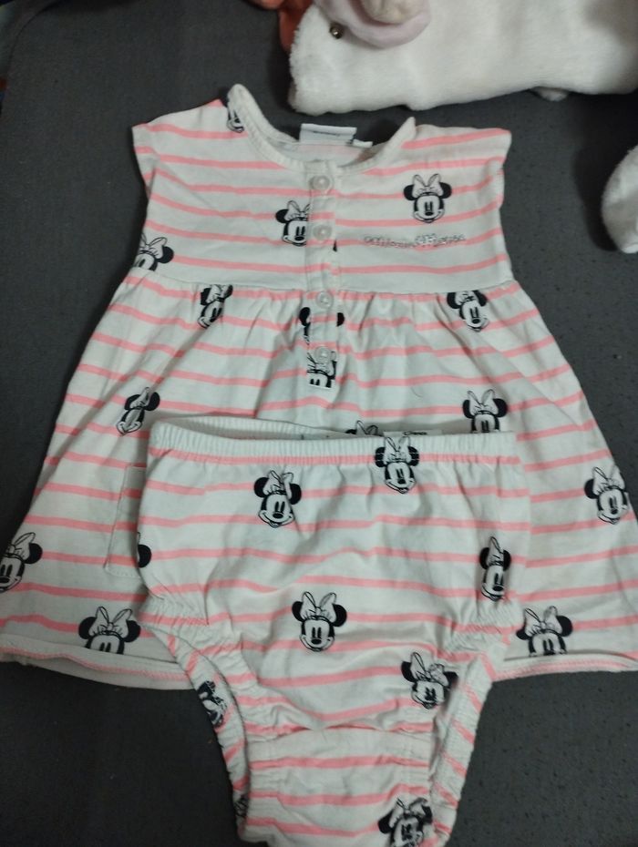 Vend robe et culotte