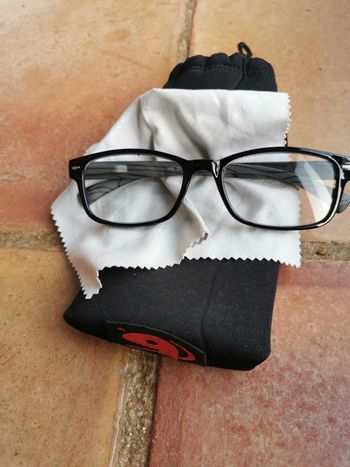 Lunettes de vue avec l'étui noir