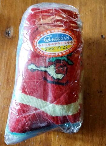 Lot de 10 chaussettes enfants neuves 19-22 plusieurs coloris un motif différent Par couleur 