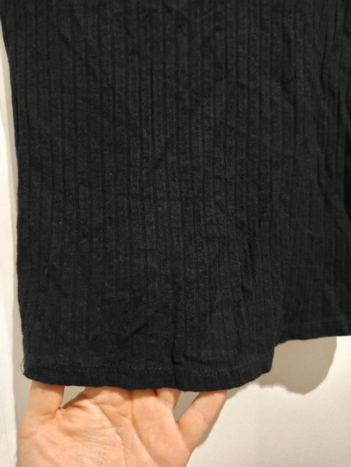 🔝 T-shirt manches courtes Bershka noir côtelé taille S 36 - photo numéro 5
