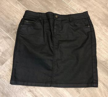Jupe noire Camaïeu taille 40 effet enduit léger
