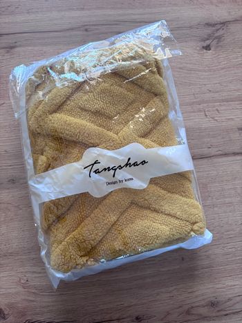 Housse de coussin jaune peluche 50x50 cm