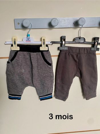 Lot de 2 pantalons en taille 3 mois