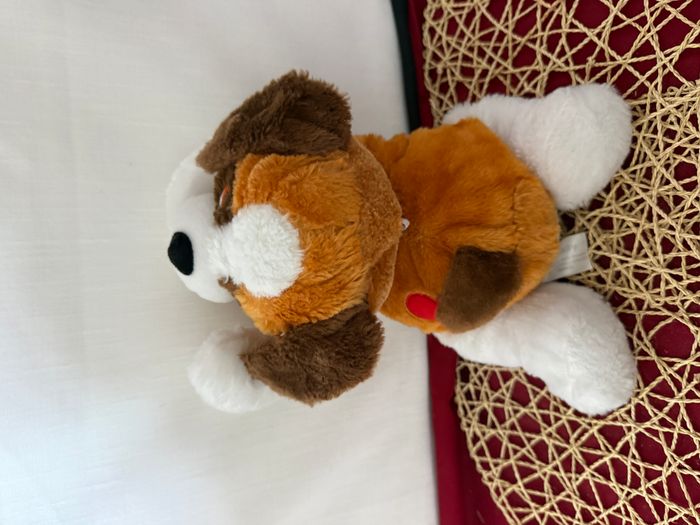 Peluche doudou chien SANDY blanc roux marron coeur rouge 37 cm - photo numéro 6