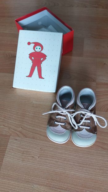 Chaussures bébé en cuir en 19 mois neuves roses et marrons