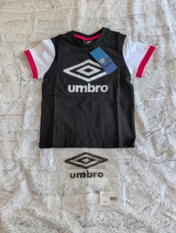 T-shirt umbro 7 ans neuf