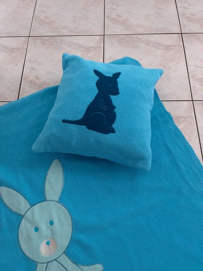 Couverture / plaid enfant et coussin kangourou - photo numéro 3