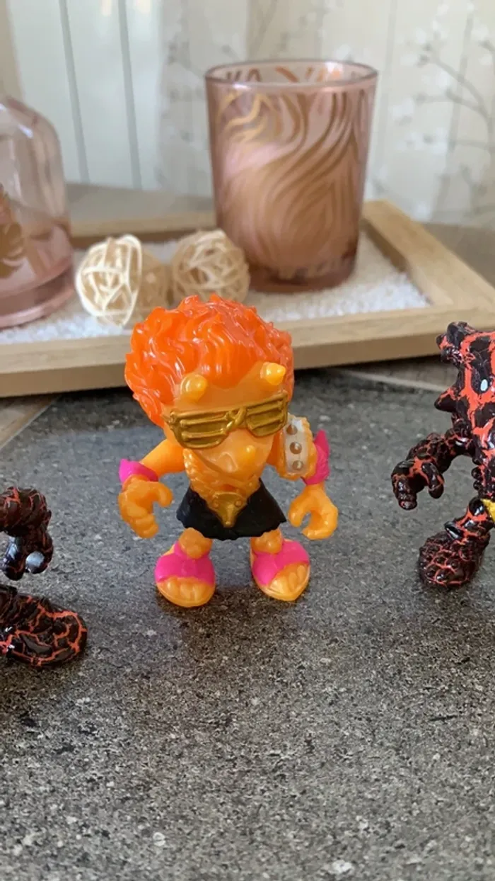 Lot de 4 petites figurines monstres - photo numéro 3
