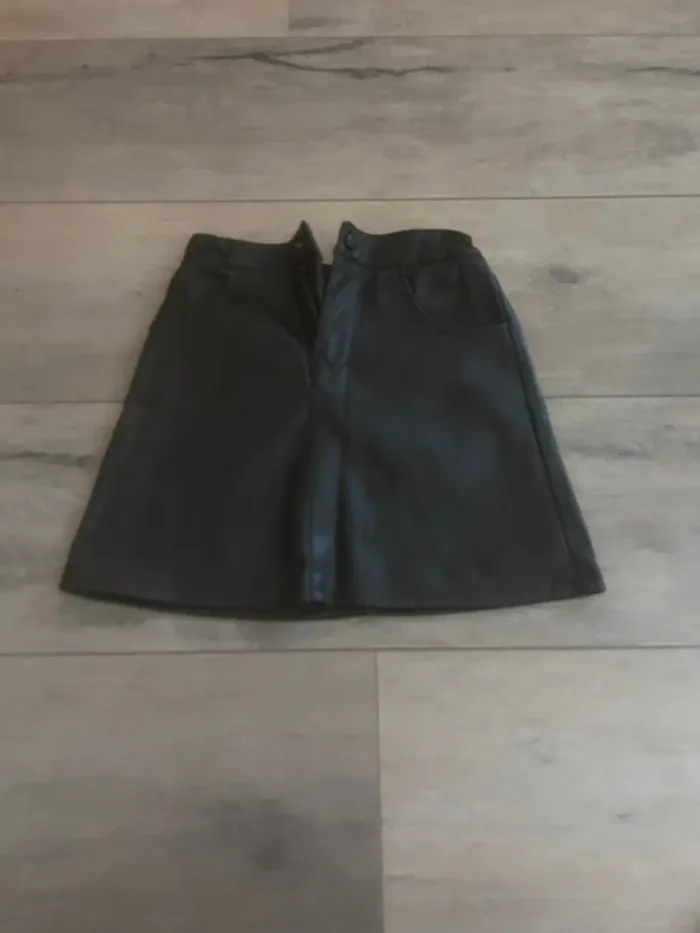 Jupe simili cuir taille 8 ans kiabi