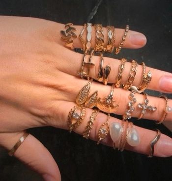 A38 lot de 22 bagues dorées or tendance diverses taille.neuves