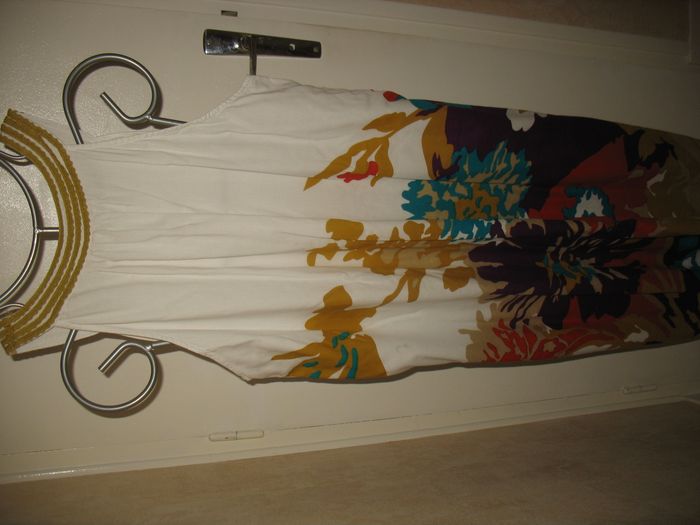 ROBE A BRETELLE BLANCHE AVEC MOTIFS FLEURS "LA REDOUTE" - TAILLE 42 - n°22 - photo numéro 2
