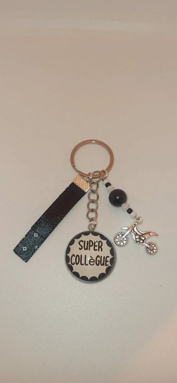 Cadeau collègue, porte clé message " super collègue "