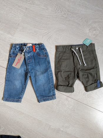 Lot de 2 pantalons neufs pour bébé taille 6 mois