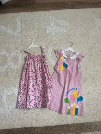 Lot de 2 robes été 4/5ans 110cm
