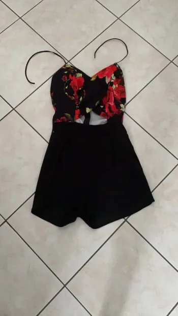 combi short fleuri taille 36/38